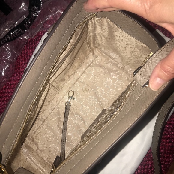 Michael Kors satchel - Picture 4 of 8